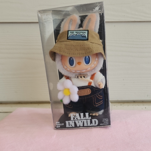 The Monsters Fall in Wild Vinyl Figure - Picture 1 of 1